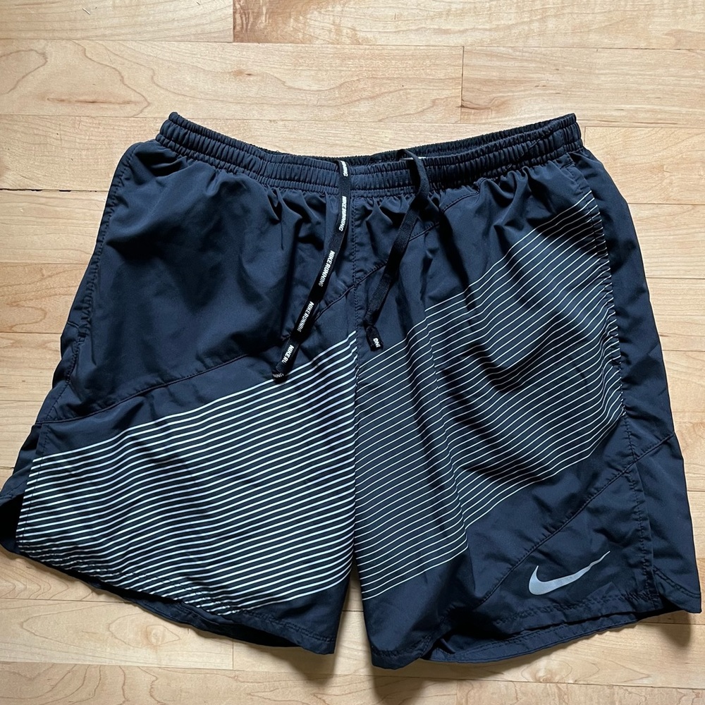 Men’s Nike Dry Fit Shorts. Large